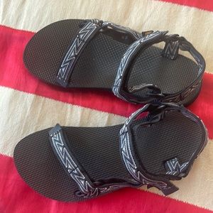 Boys TEVAs size 5